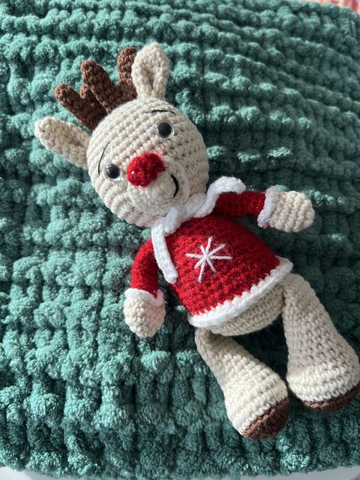 Коледни ръчно плетени играчки