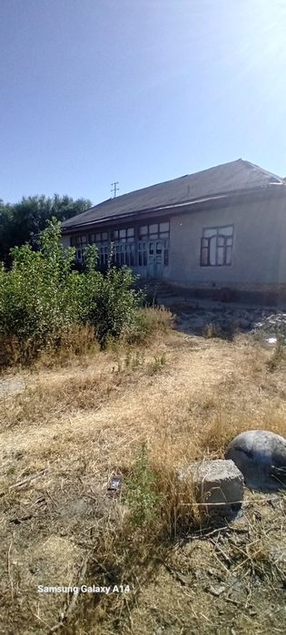 Uy joy sotiladi hovli