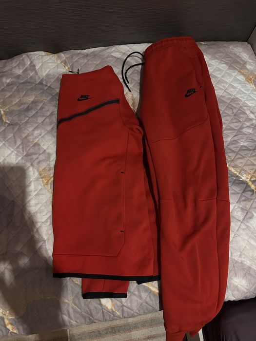 Nike tech fleece червен