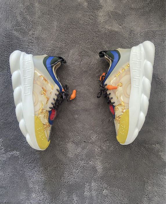 Versace chain reaction
