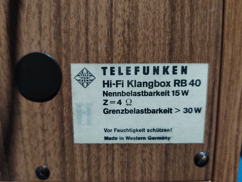 TELEFUNKEN Hi-Fi Klangbox RB 40, putere nominală 15W, capacitate maximă 30W, impedanta 4 Ohmi.