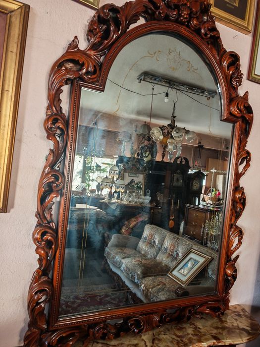 Антикварна дървена конзола