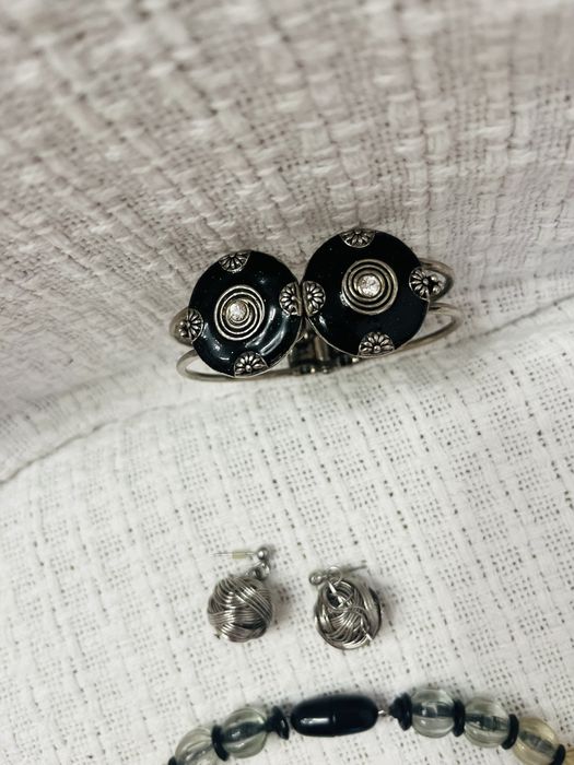 Set deosebit colier + cercei + bratara