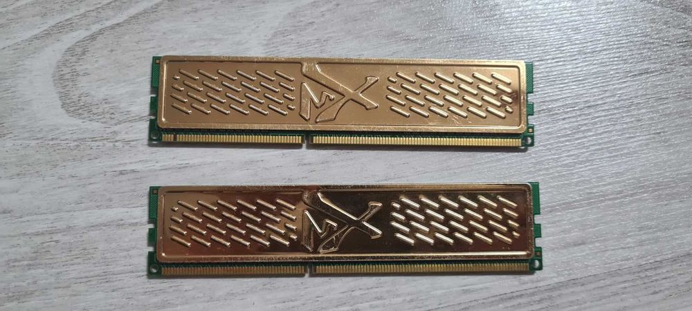 Kit RAM DDR3 2x4GB, placute cu radiator