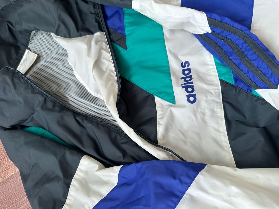 Винтидж 90-те Adidas много леко яке/ дъждобран с качулка размер M/L