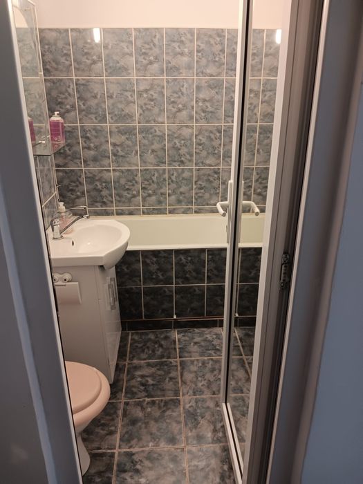 Inchiriez garsoniera