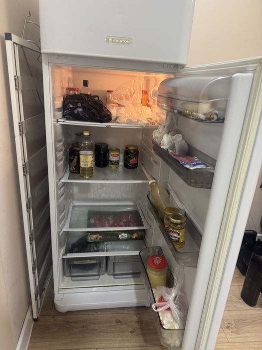 Холодильник Аристон