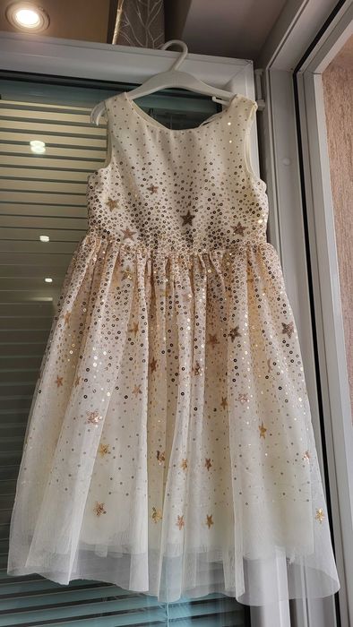 Продавам детски коледни роклички р.122