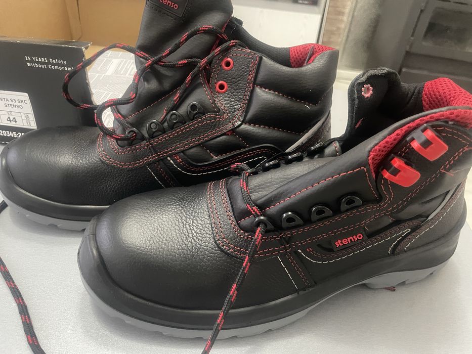 Продавам два чивта обувки