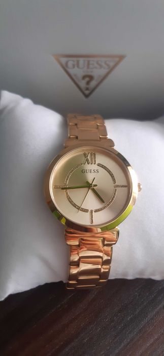 часовник Guess метална верижка