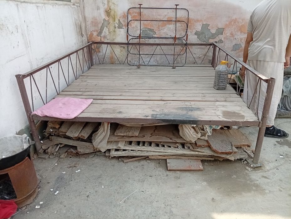 Сори тапчан темир тахтаси билан