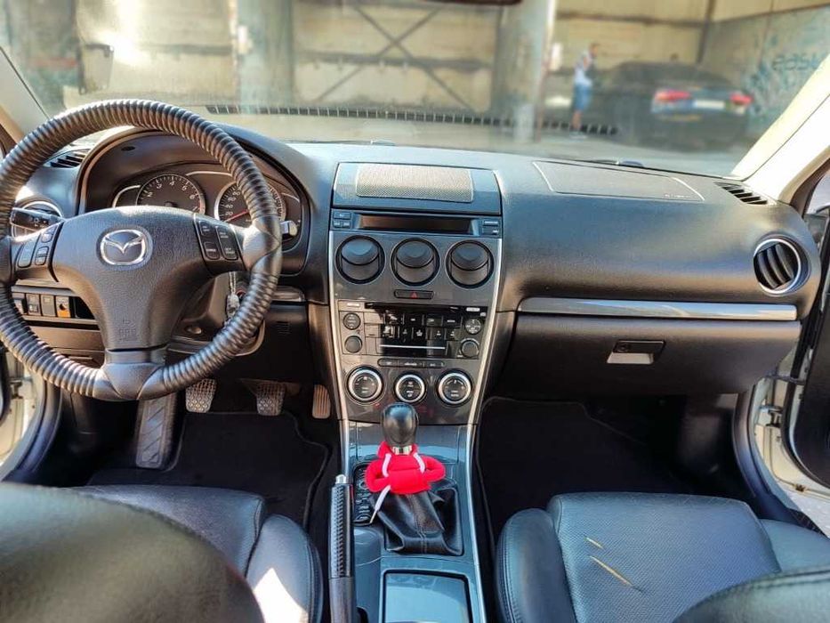 Автомобил Mazda 6