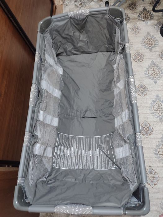 Продам манеж Joie