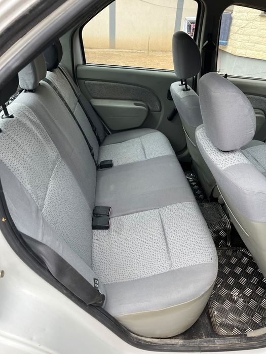 Vând Dacia Logan !