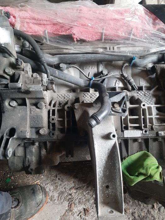 Двигател BMW редови шест цилиндъра бензин