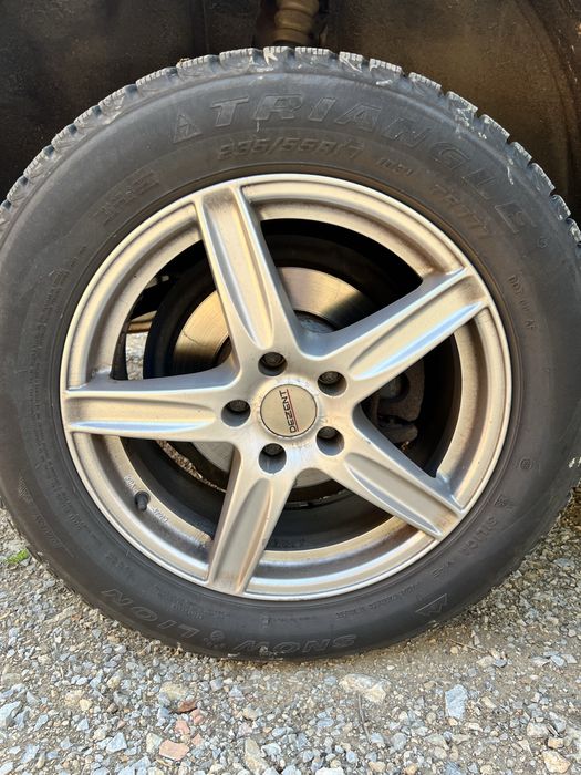 Jante 17” Tiguan + Anvelope iarnă 235/55 R17 – Stare foarte bună