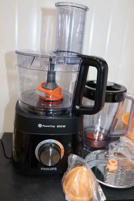 Компактен кухненски робот Philips 850 W, 31 функции, купа 2,1 L