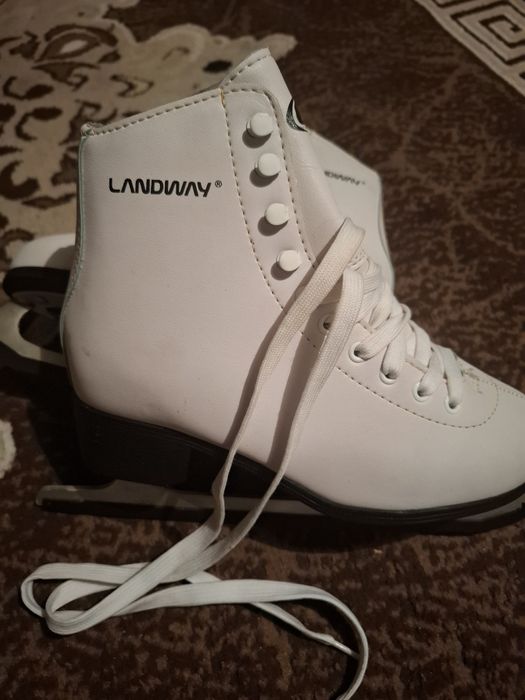 Коньки для катания на льду.