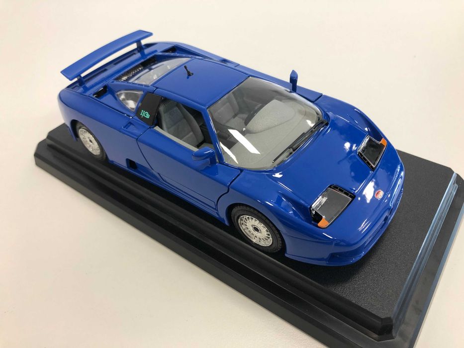 Метална колекционерска количка BUGGATI EB110 1991г. 1:24 мащаб