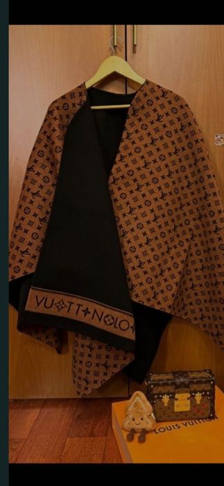 PonchoLouis Vuitton, Christian Dior, model 2026