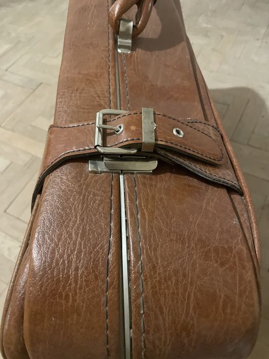 Geamantan vintage din piele