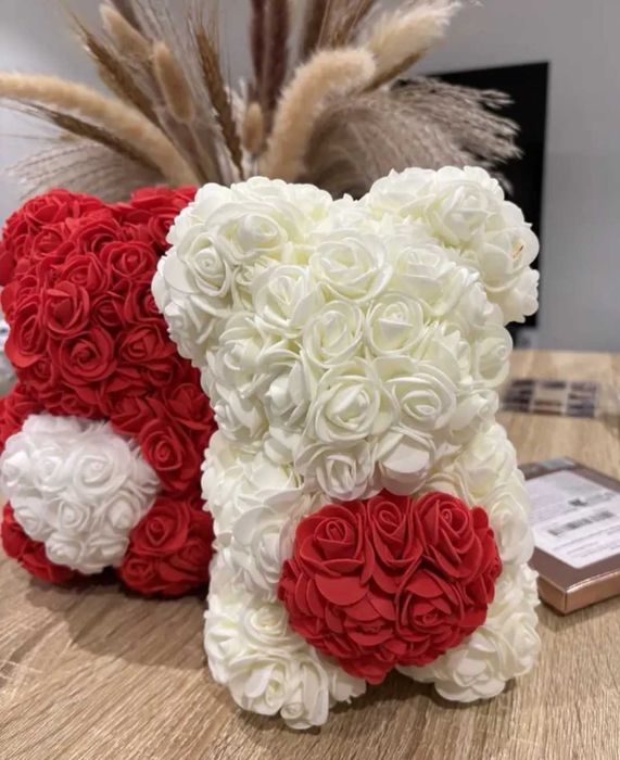 Мечета от рози, и изкустеви рози.