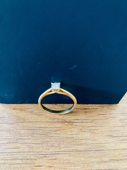 Годежен пръстен 18к с диамант