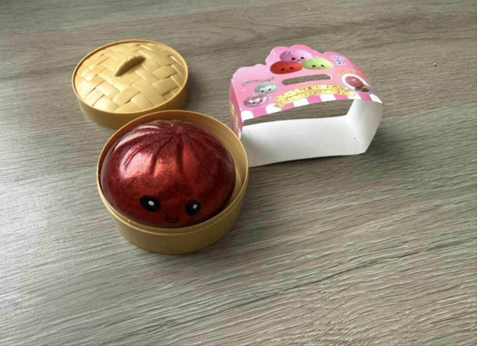 Dumpling nou culoare rosu
