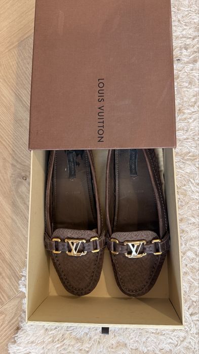Оригинални обувки и сандали: Louis Vuitton, Elisabetta Franchi, Balmain, Versace, Dior и Chanel
