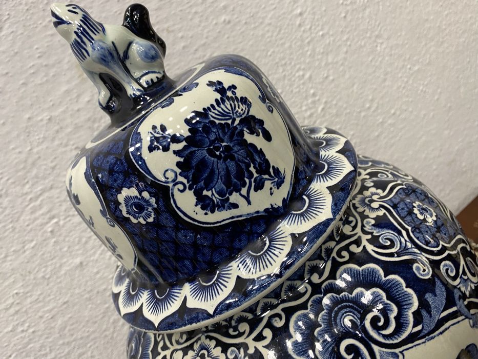 Холандска ваза с капак на делфт