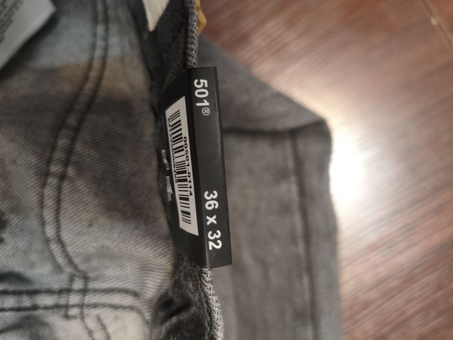 Продам джинсы Levi's