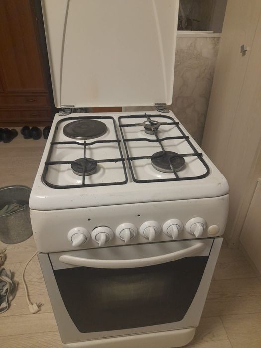 Продам газовую плиту