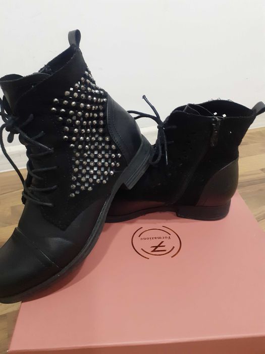 Ghete de primavara perforate si cu strasuri