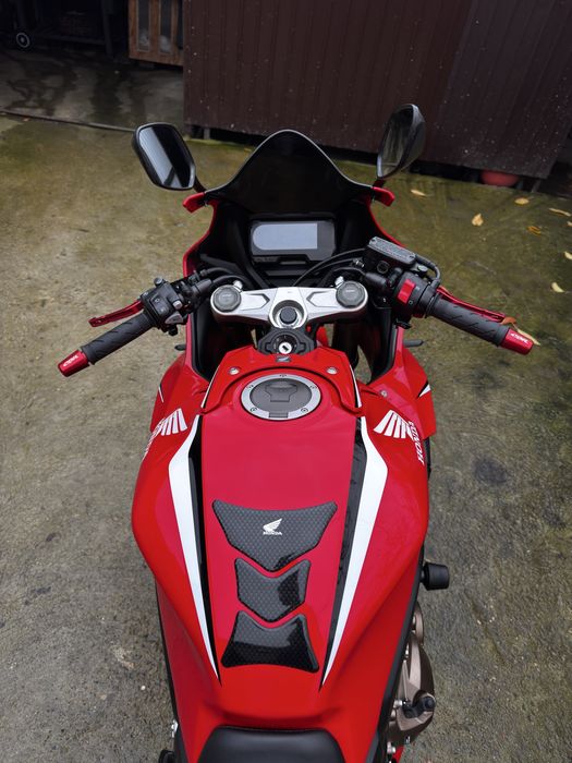 CBR 650 R limitata A2 ( 35kw)