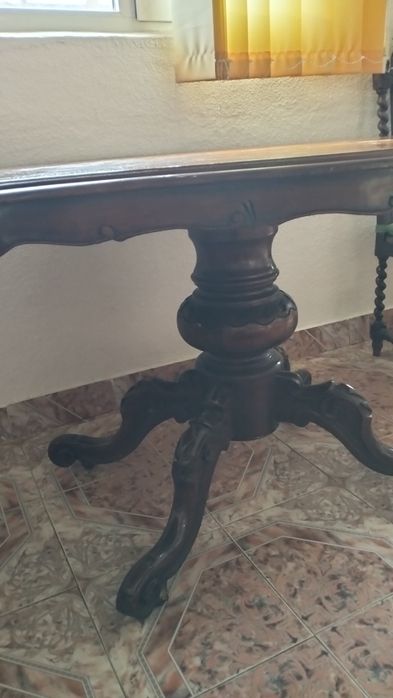 Masa sculptata cu 6 scaune