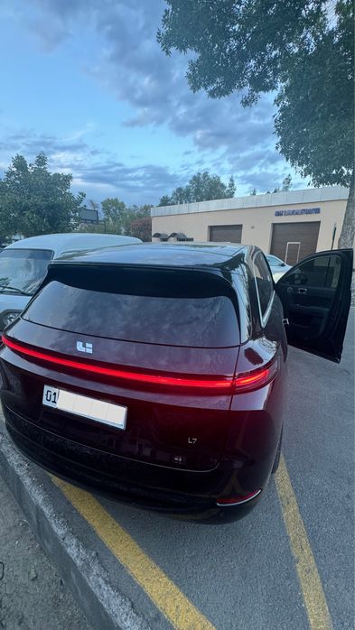 Li 7 Ultra 2024 Restyling , Black