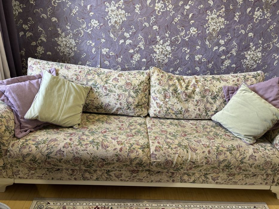 Продам качественный диван из гобелена