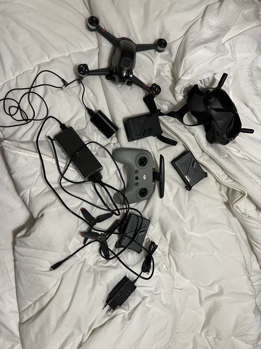 Dji fpv dron with 3 batterirs fly more