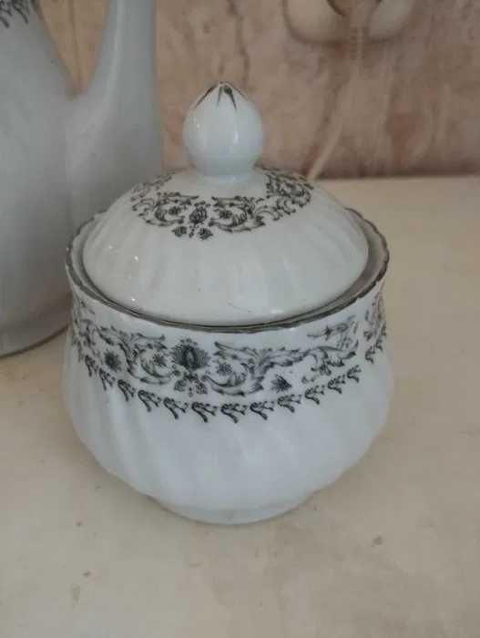 Набор посуды советских времен.