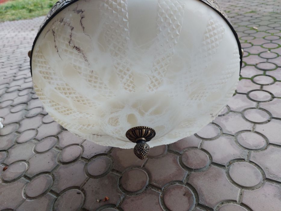 Люстра хорошая .