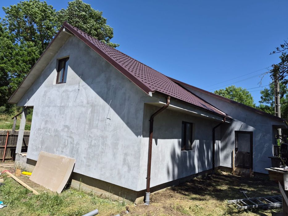 Meseriași la construit case din structura metalica și panou sandwich