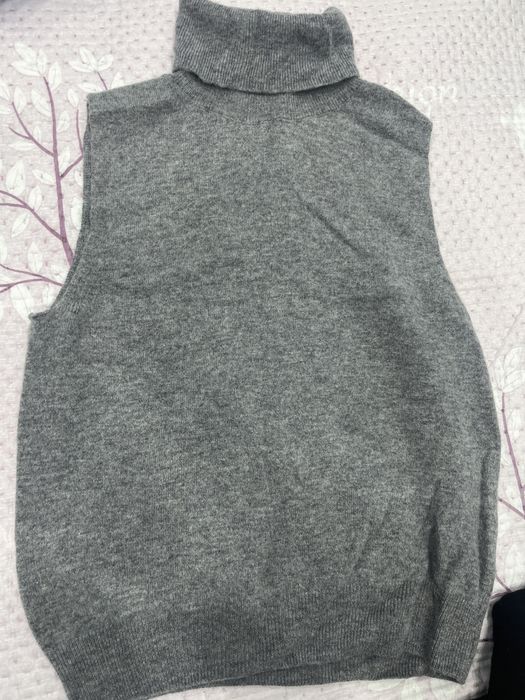 Жилет Mango из шерсти серый