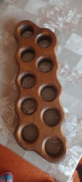 Дъбова поставка за яйца.Цена-20 лв.