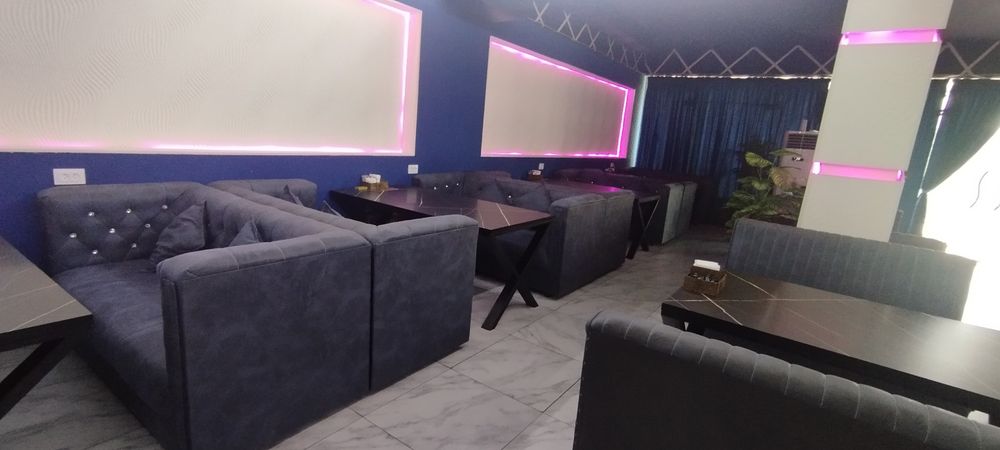 Диван стол копмлект сотилади