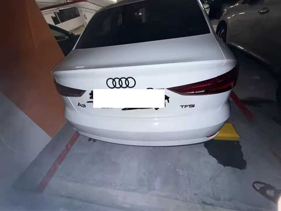 Emblema Sigla Negru Lucios AUDI Portbagaj A3 A4 A5 A6 A7 Q3 Q5 Q7 Q8