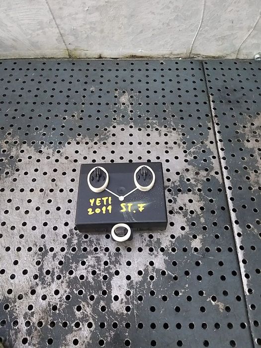 Modul usa stanga fata skoda yeti 5l 7n0959793d