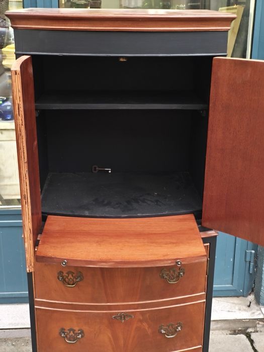 Антикварен скрин