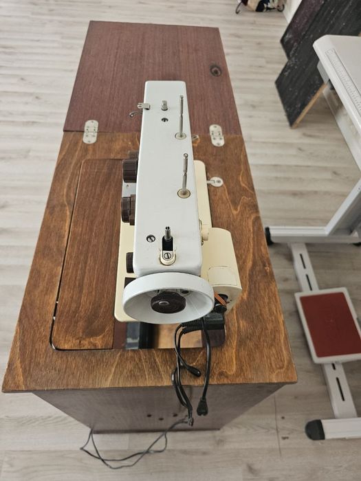 Швейная машина Чайка 143