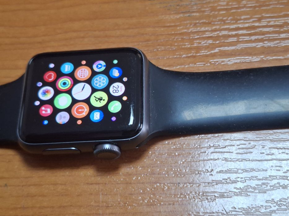 Продавам часовник Apple series 3 Nike