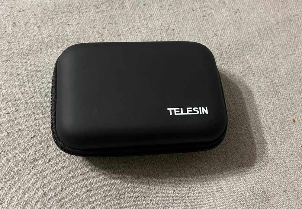 Microfon lavalier TELESIN cu accesorii si husa de transport